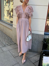 Elegant Lace Sleeveless Midi Dress