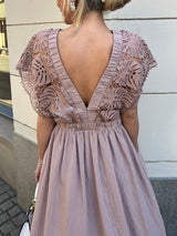 Elegant Lace Sleeveless Midi Dress